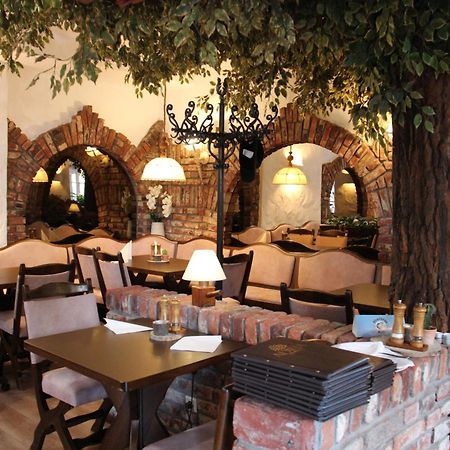Hotel Restaurant Adria Kroatien バート・エムス エクステリア 写真