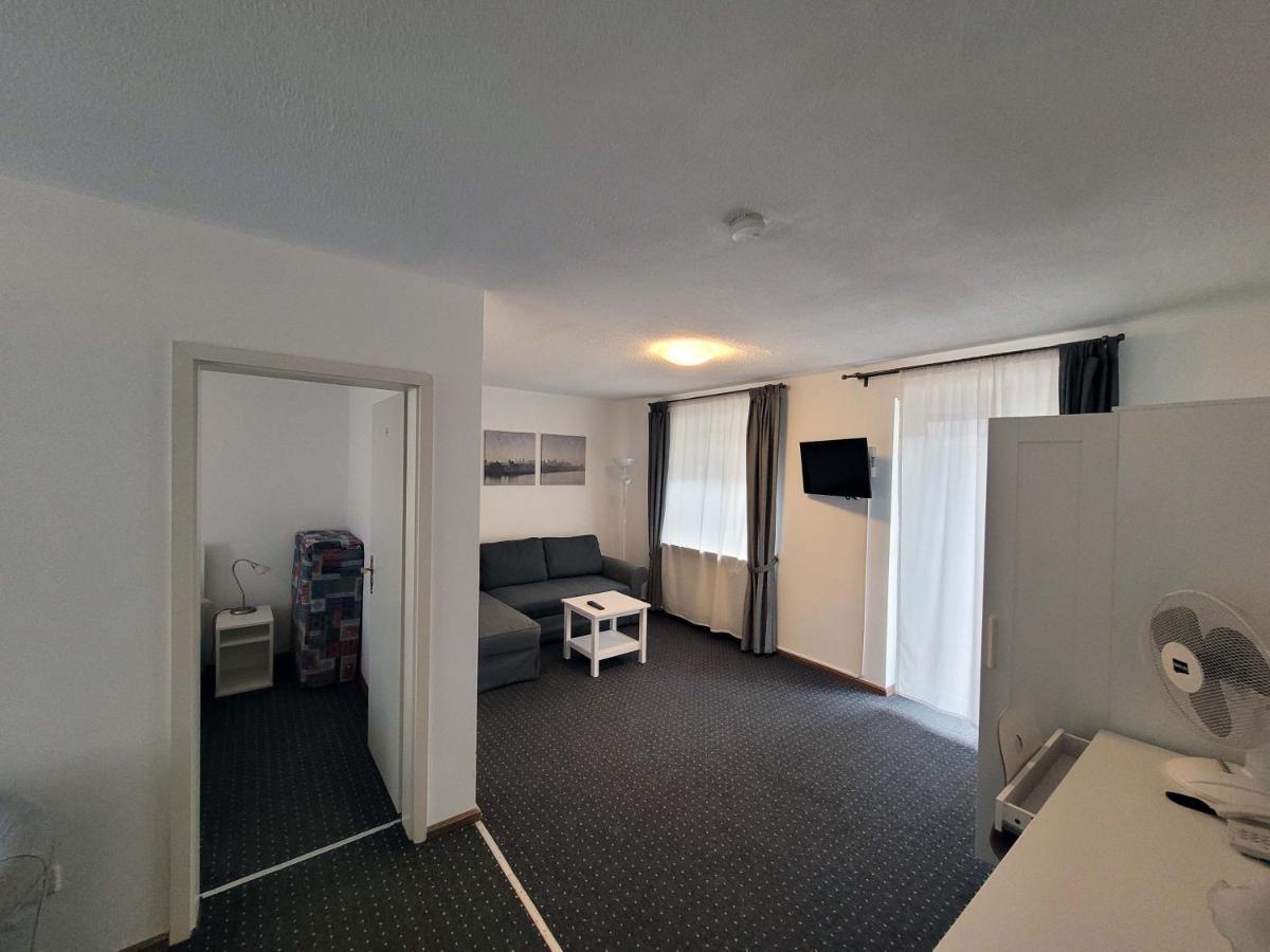 Hotel Restaurant Adria Kroatien バート・エムス エクステリア 写真