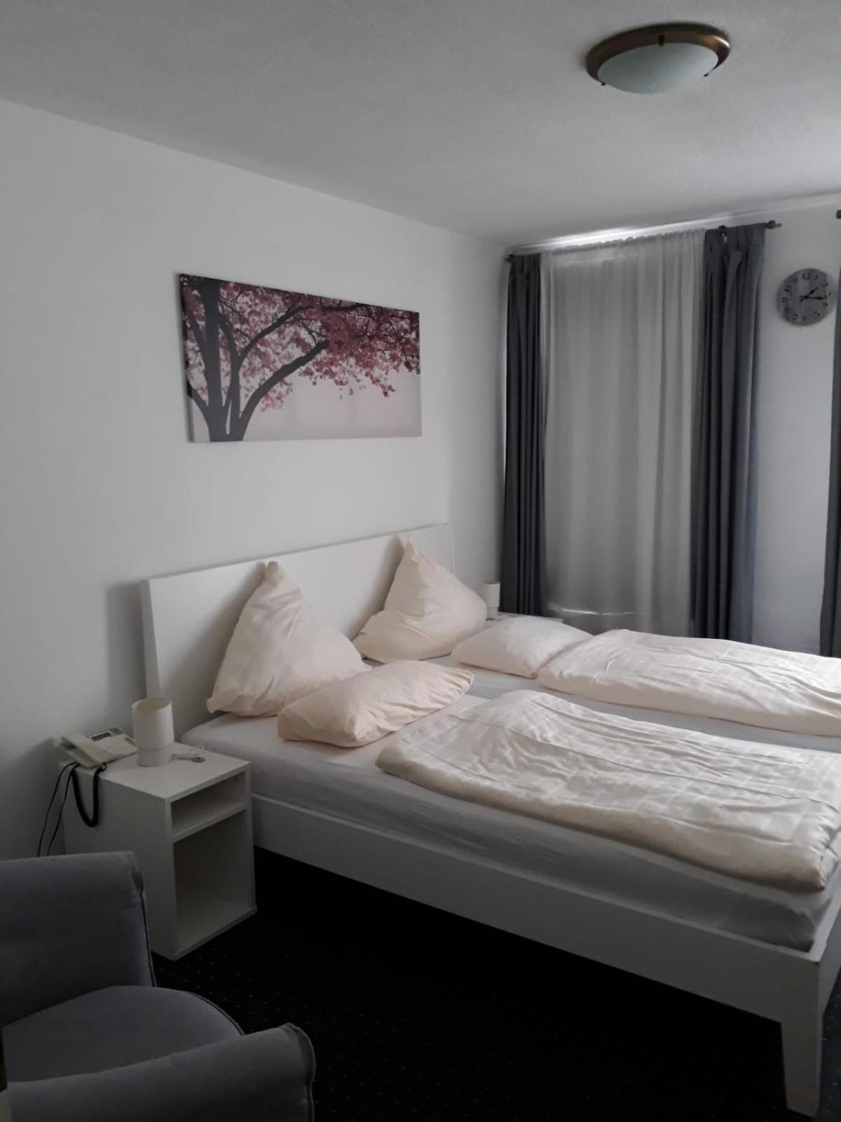 Hotel Restaurant Adria Kroatien バート・エムス エクステリア 写真