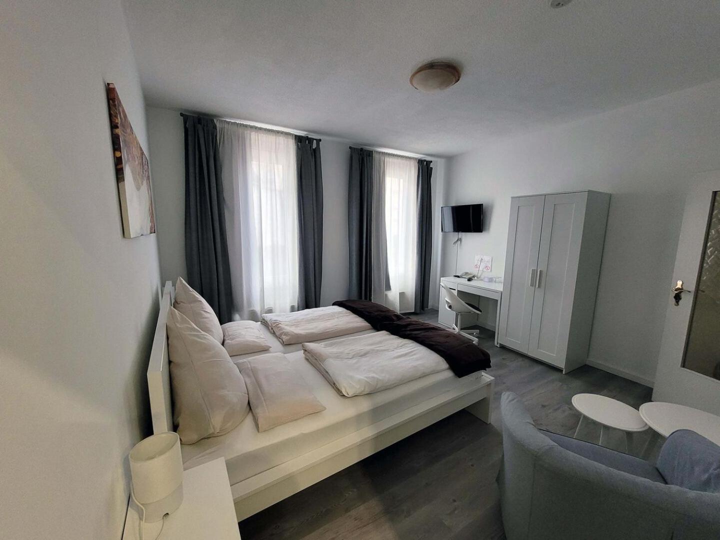 Hotel Restaurant Adria Kroatien バート・エムス エクステリア 写真