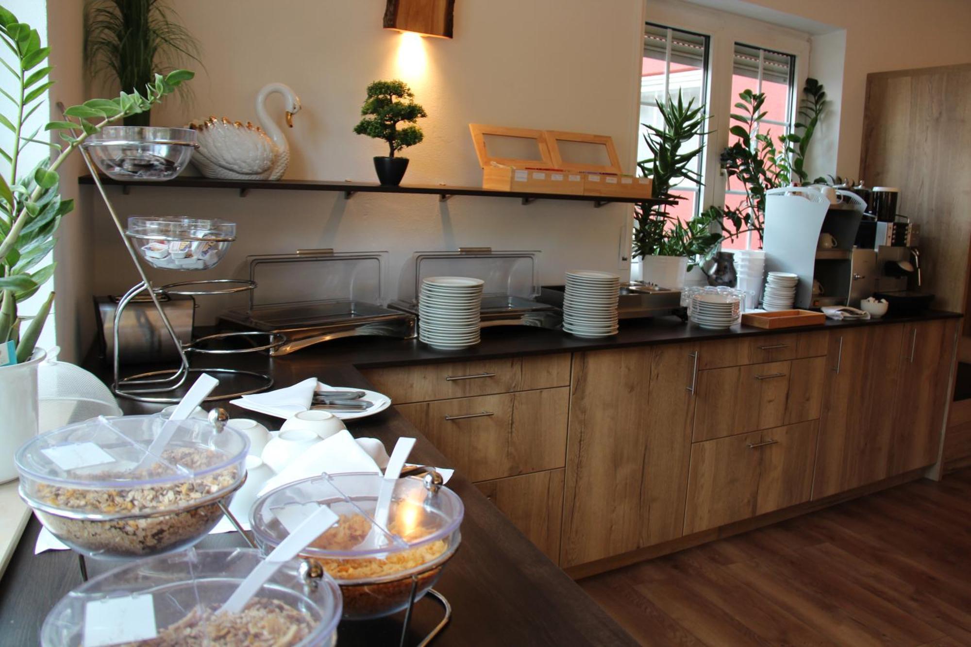 Hotel Restaurant Adria Kroatien バート・エムス エクステリア 写真