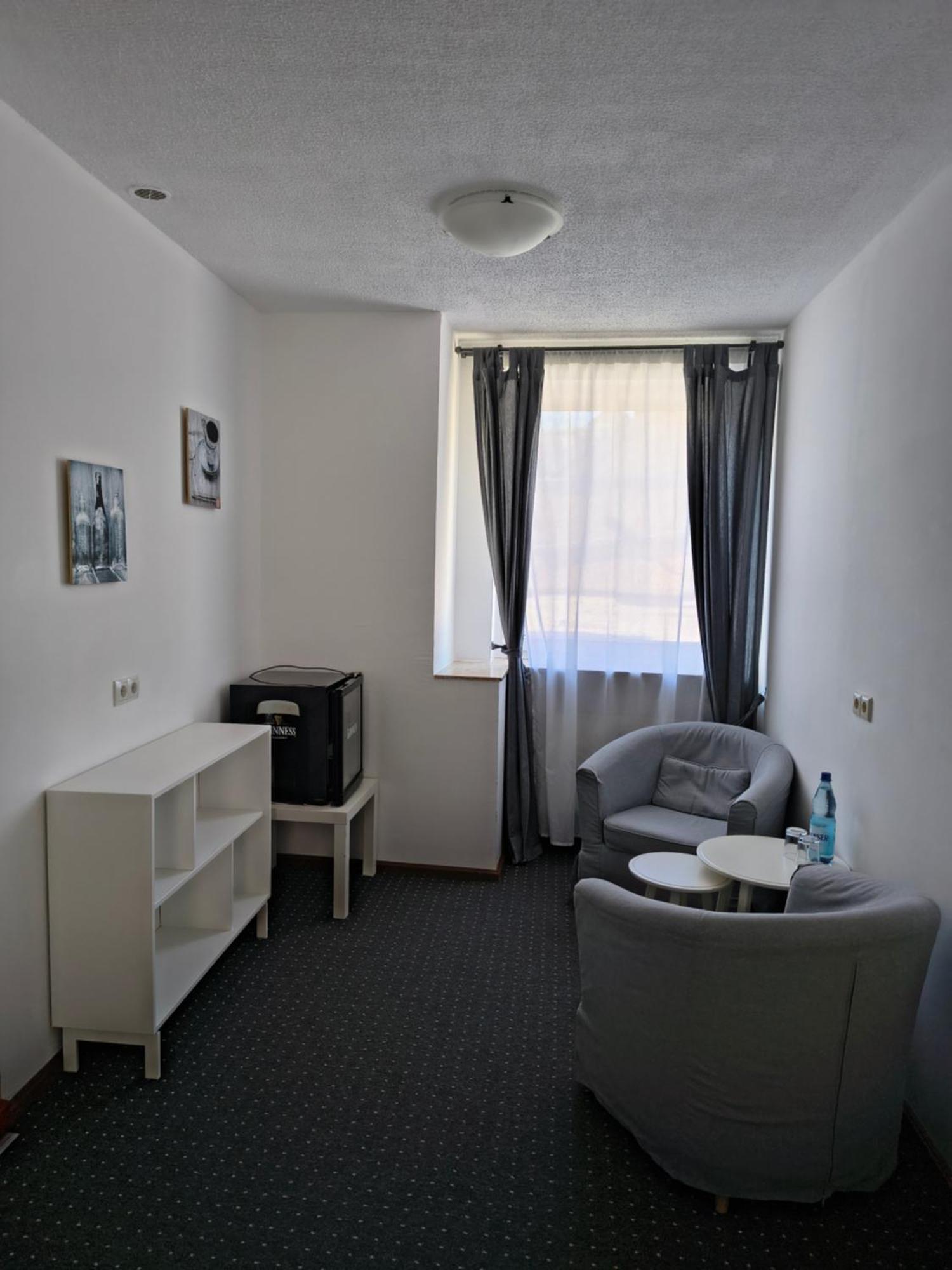 Hotel Restaurant Adria Kroatien バート・エムス エクステリア 写真